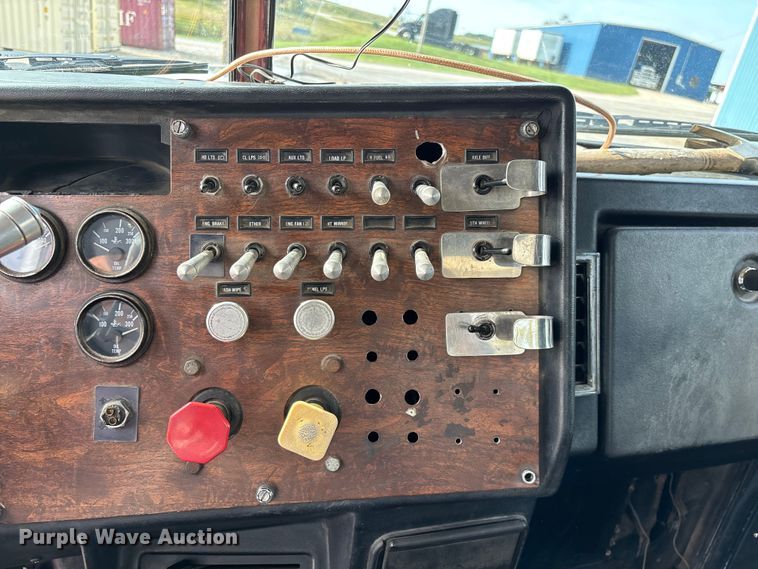 image for item EN5606 1987 Peterbilt 379 semi truck