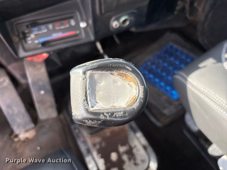 image for item EN5606 1987 Peterbilt 379 semi truck