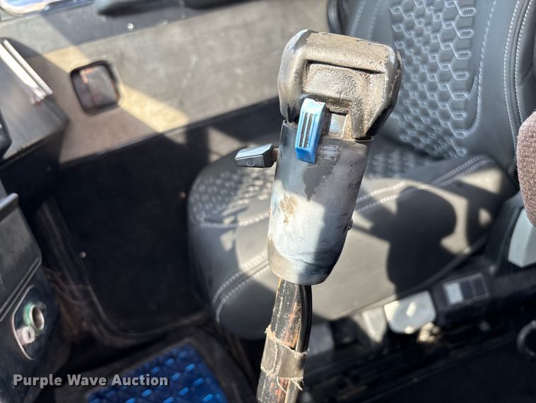 image for item EN5606 1987 Peterbilt 379 semi truck