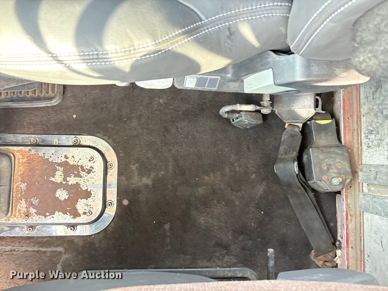 image for item EN5606 1987 Peterbilt 379 semi truck