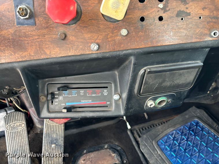 image for item EN5606 1987 Peterbilt 379 semi truck