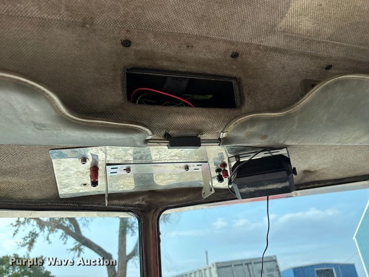 image for item EN5606 1987 Peterbilt 379 semi truck