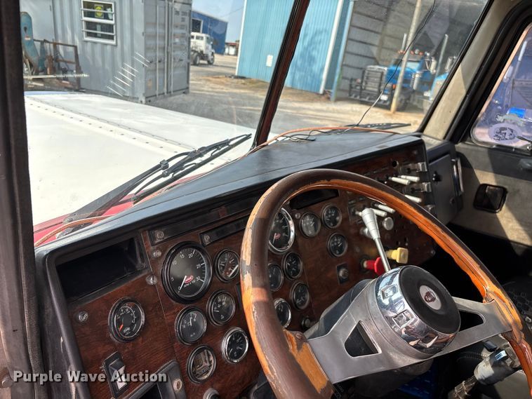 image for item EN5606 1987 Peterbilt 379 semi truck