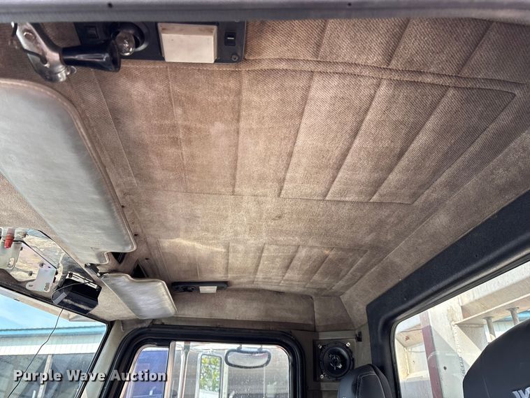 image for item EN5606 1987 Peterbilt 379 semi truck