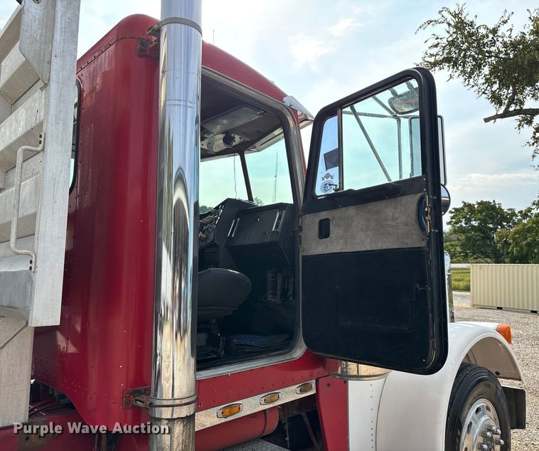 image for item EN5606 1987 Peterbilt 379 semi truck