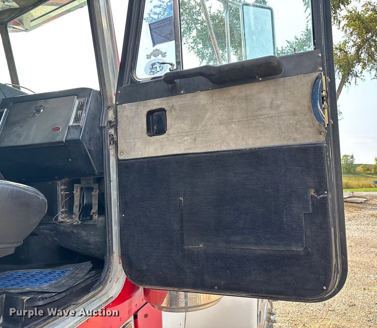 image for item EN5606 1987 Peterbilt 379 semi truck