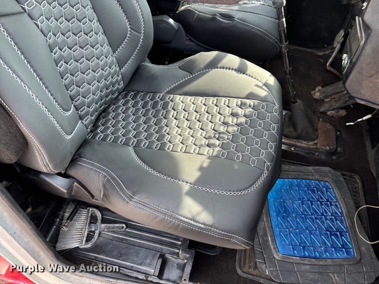 image for item EN5606 1987 Peterbilt 379 semi truck