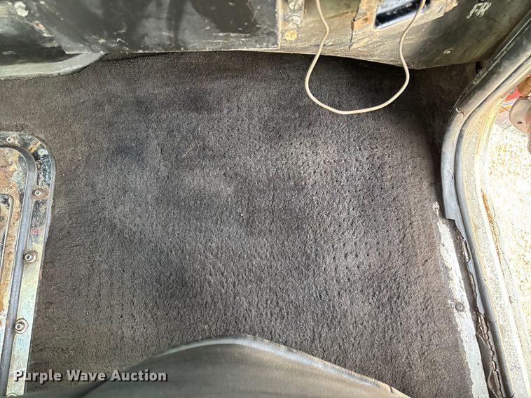 image for item EN5606 1987 Peterbilt 379 semi truck