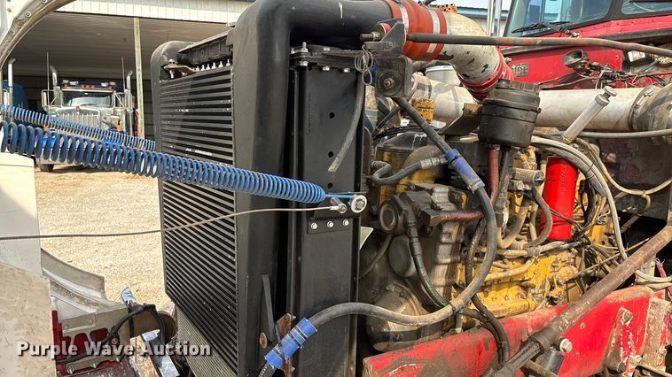 image for item EN5606 1987 Peterbilt 379 semi truck