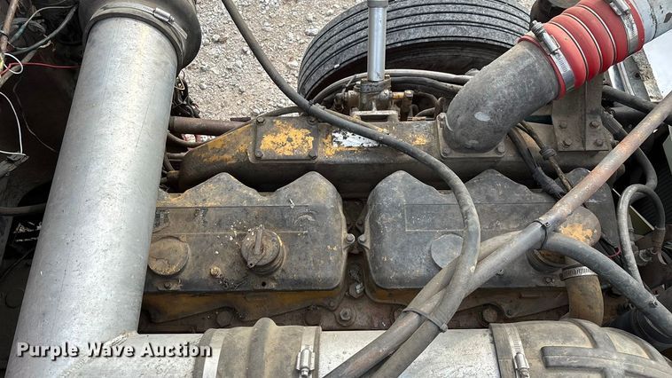 image for item EN5606 1987 Peterbilt 379 semi truck