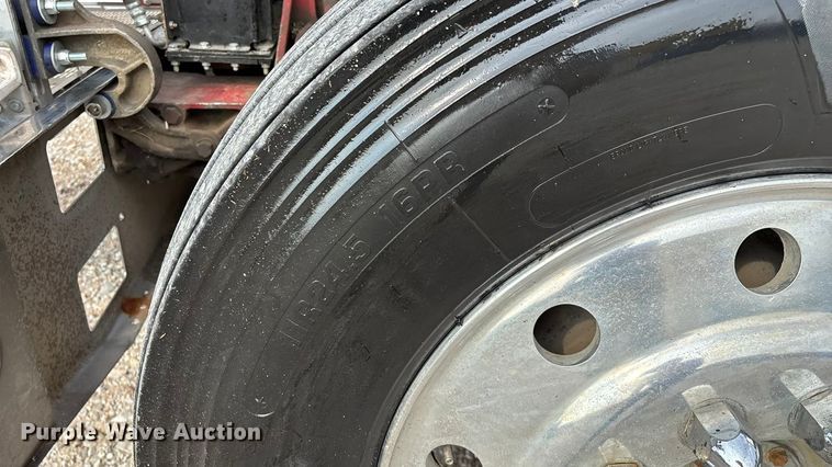 image for item EN5606 1987 Peterbilt 379 semi truck