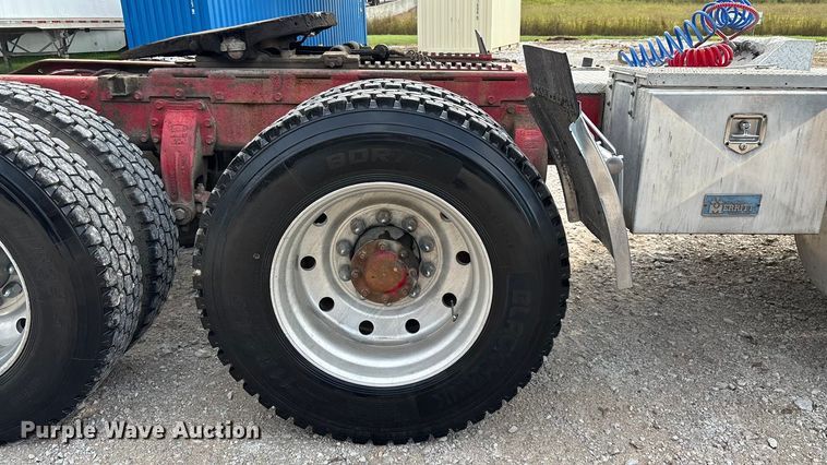 image for item EN5606 1987 Peterbilt 379 semi truck