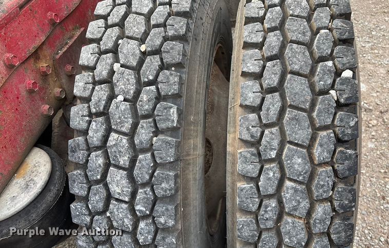 image for item EN5606 1987 Peterbilt 379 semi truck