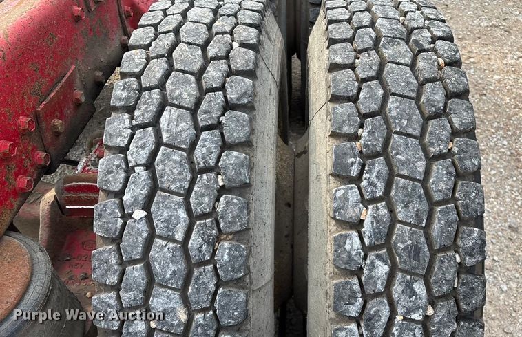 image for item EN5606 1987 Peterbilt 379 semi truck