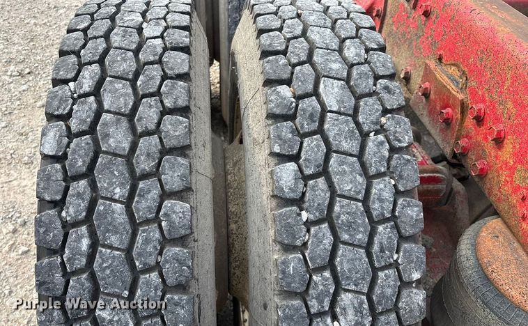 image for item EN5606 1987 Peterbilt 379 semi truck