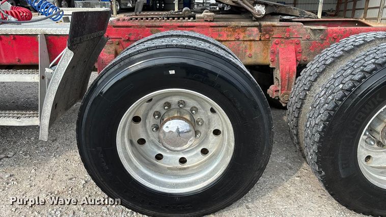 image for item EN5606 1987 Peterbilt 379 semi truck