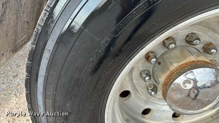 image for item EN5606 1987 Peterbilt 379 semi truck