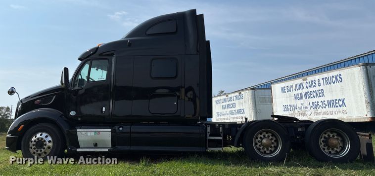 image for item EN5607 2016 Peterbilt 587 semi truck