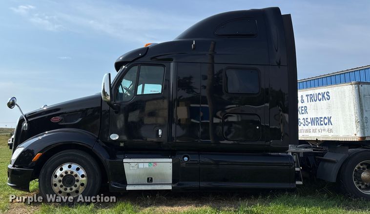 image for item EN5607 2016 Peterbilt 587 semi truck