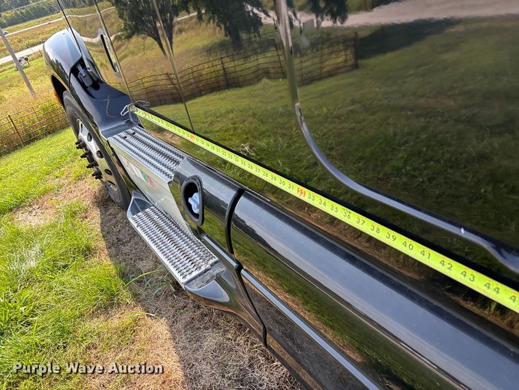 image for item EN5607 2016 Peterbilt 587 semi truck