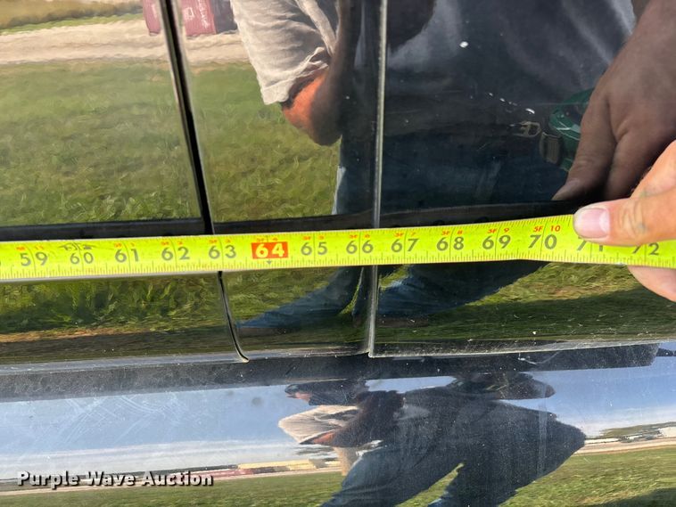 image for item EN5607 2016 Peterbilt 587 semi truck