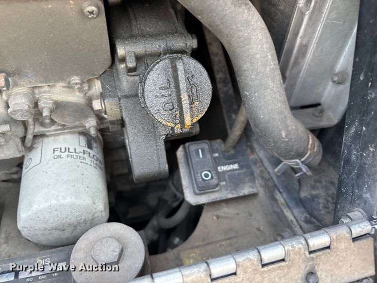 image for item EN5607 2016 Peterbilt 587 semi truck