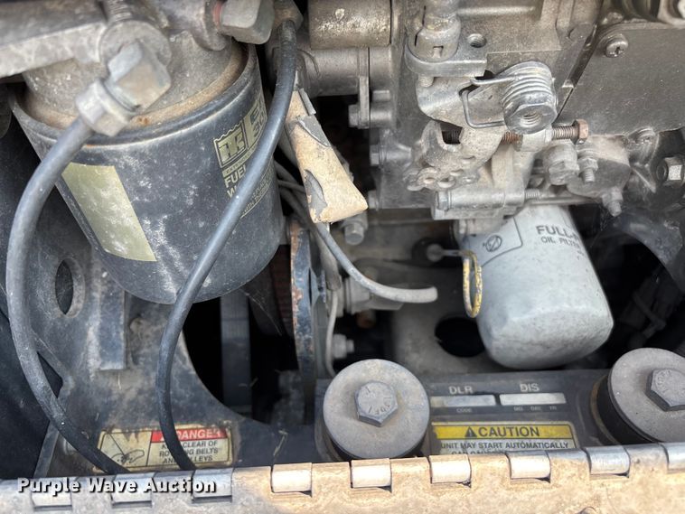 image for item EN5607 2016 Peterbilt 587 semi truck