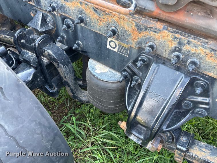 image for item EN5607 2016 Peterbilt 587 semi truck