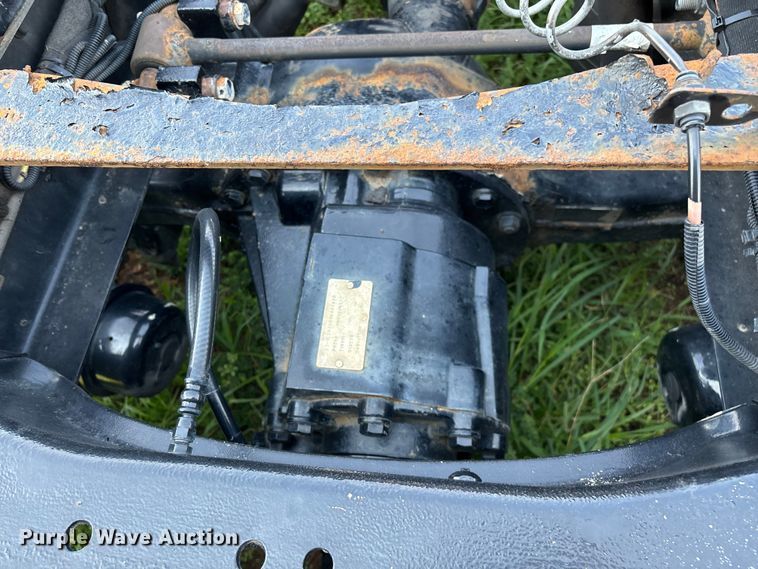 image for item EN5607 2016 Peterbilt 587 semi truck