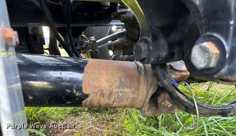 image for item EN5607 2016 Peterbilt 587 semi truck