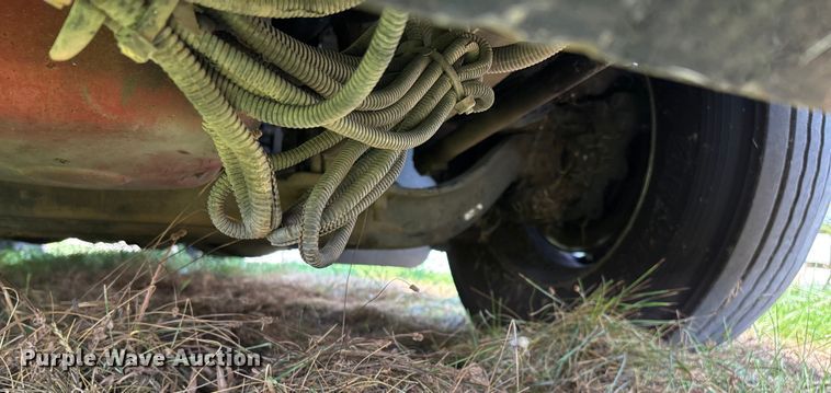 image for item EN5607 2016 Peterbilt 587 semi truck