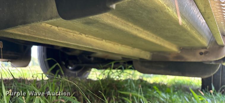 image for item EN5607 2016 Peterbilt 587 semi truck