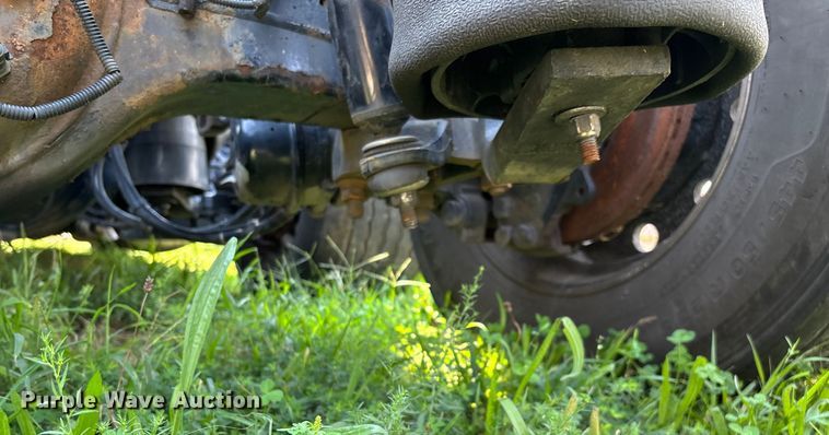 image for item EN5607 2016 Peterbilt 587 semi truck