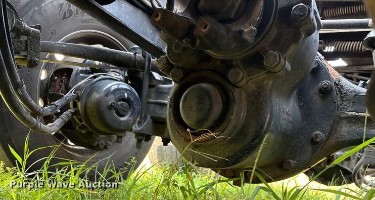 image for item EN5607 2016 Peterbilt 587 semi truck