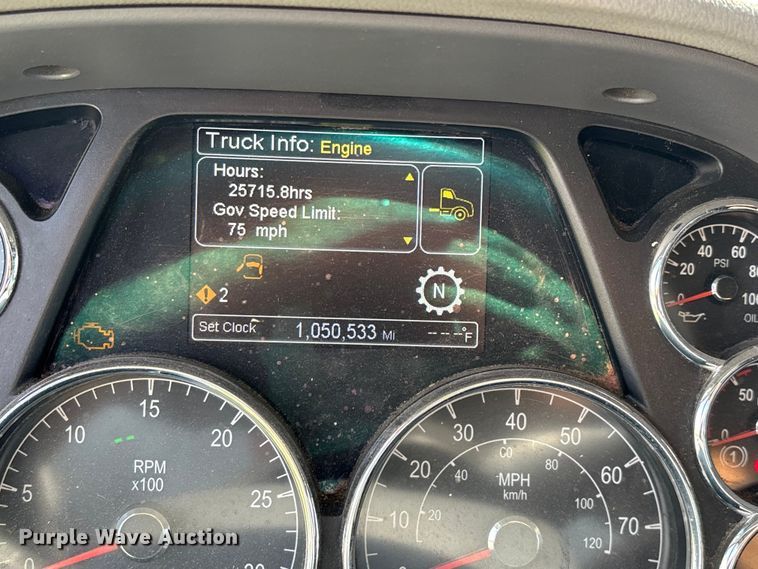 image for item EN5607 2016 Peterbilt 587 semi truck