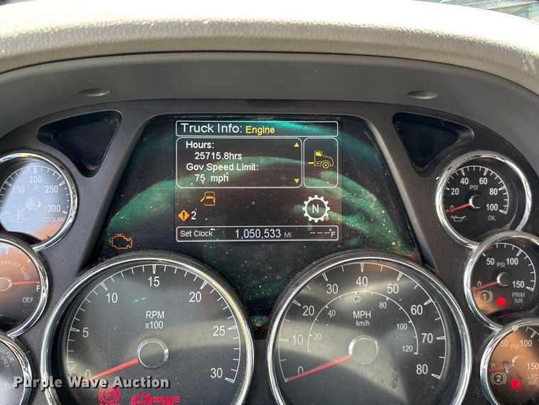 image for item EN5607 2016 Peterbilt 587 semi truck