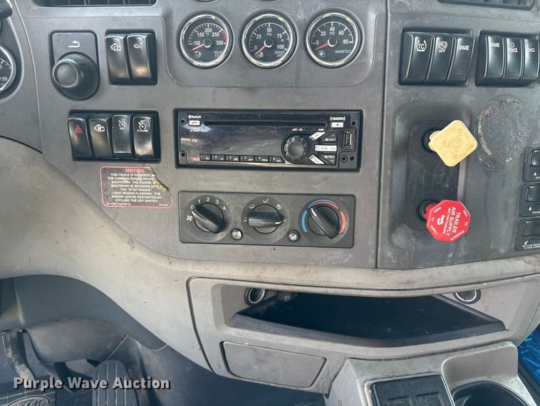 image for item EN5607 2016 Peterbilt 587 semi truck