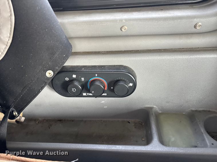 image for item EN5607 2016 Peterbilt 587 semi truck