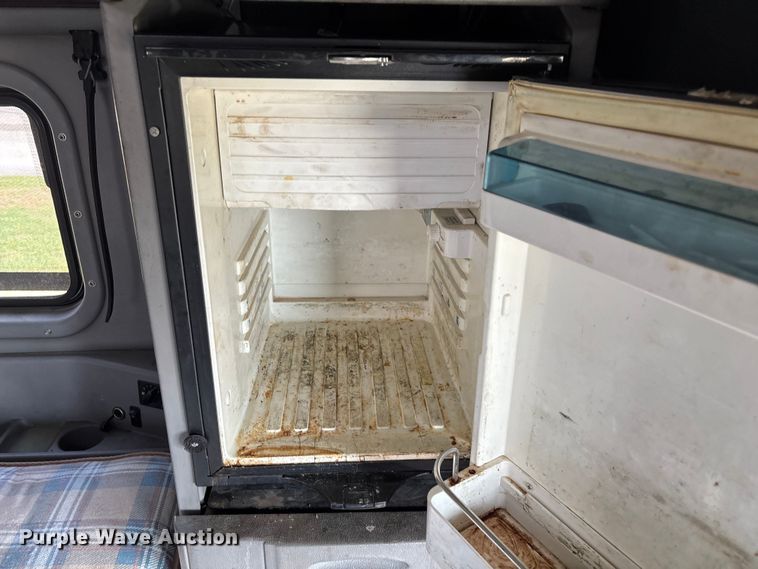 image for item EN5607 2016 Peterbilt 587 semi truck