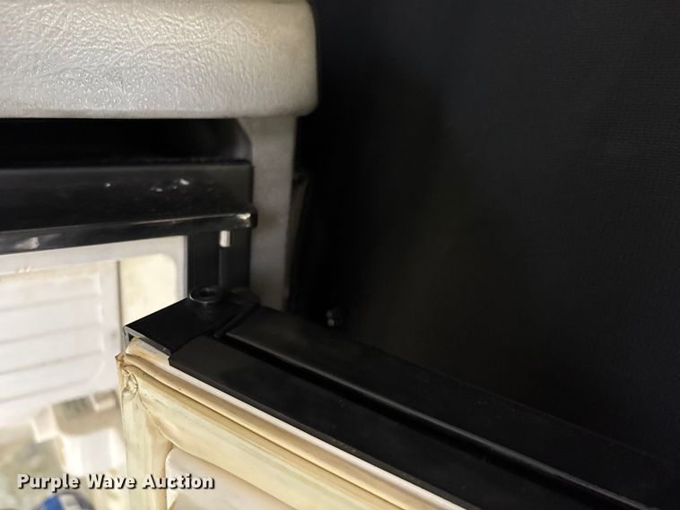 image for item EN5607 2016 Peterbilt 587 semi truck