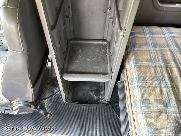 image for item EN5607 2016 Peterbilt 587 semi truck