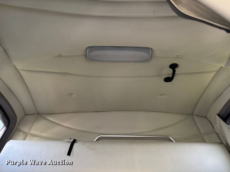 image for item EN5607 2016 Peterbilt 587 semi truck