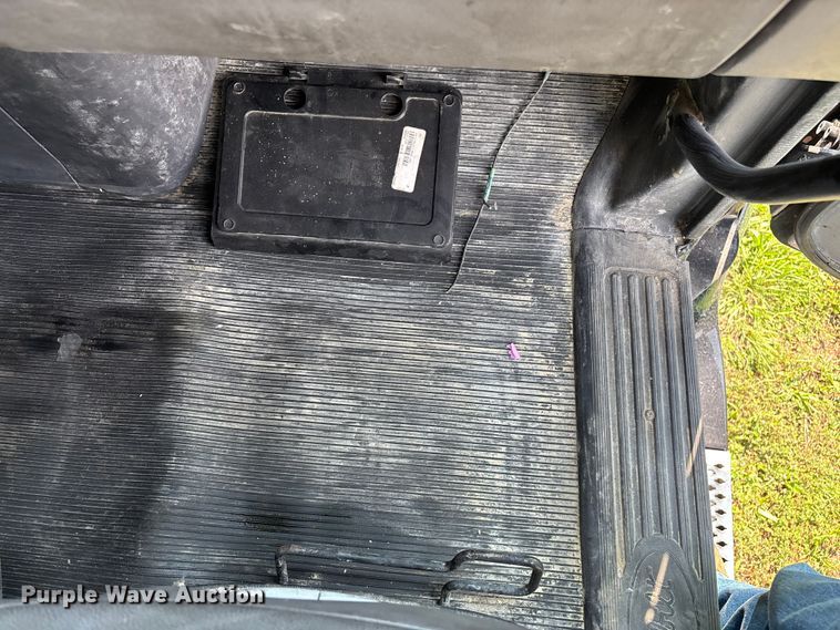 image for item EN5607 2016 Peterbilt 587 semi truck