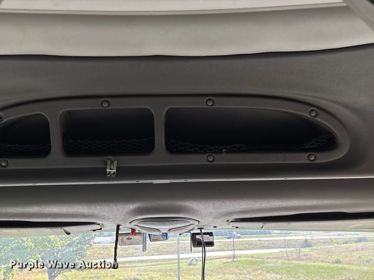 image for item EN5607 2016 Peterbilt 587 semi truck