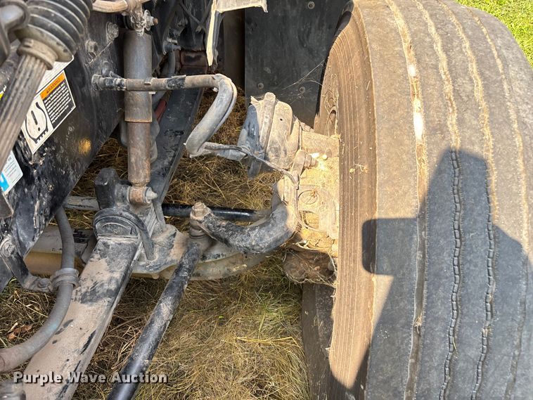 image for item EN5607 2016 Peterbilt 587 semi truck