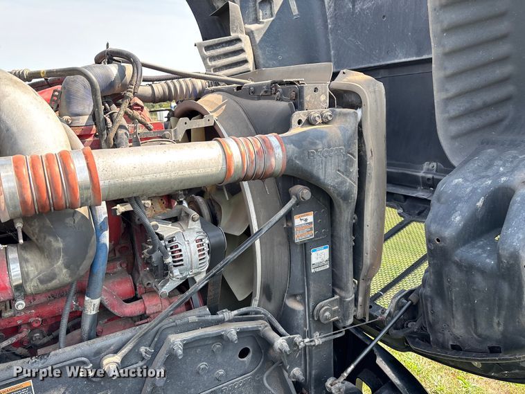 image for item EN5607 2016 Peterbilt 587 semi truck