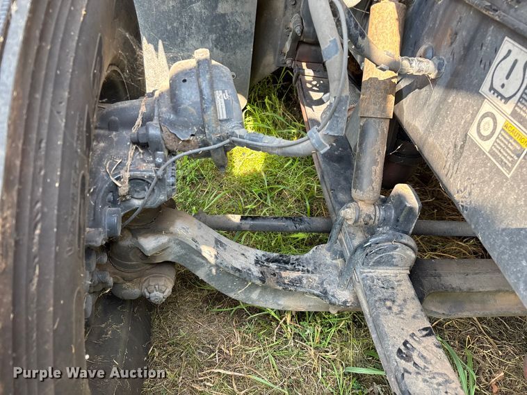 image for item EN5607 2016 Peterbilt 587 semi truck