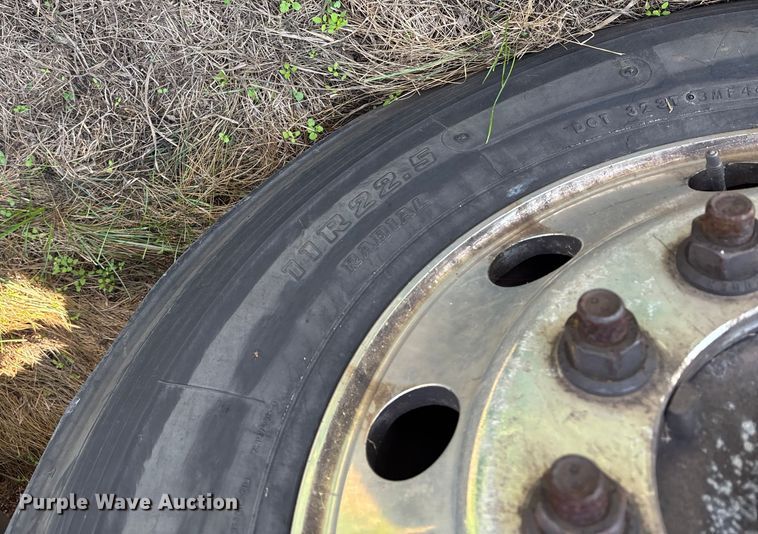 image for item EN5607 2016 Peterbilt 587 semi truck