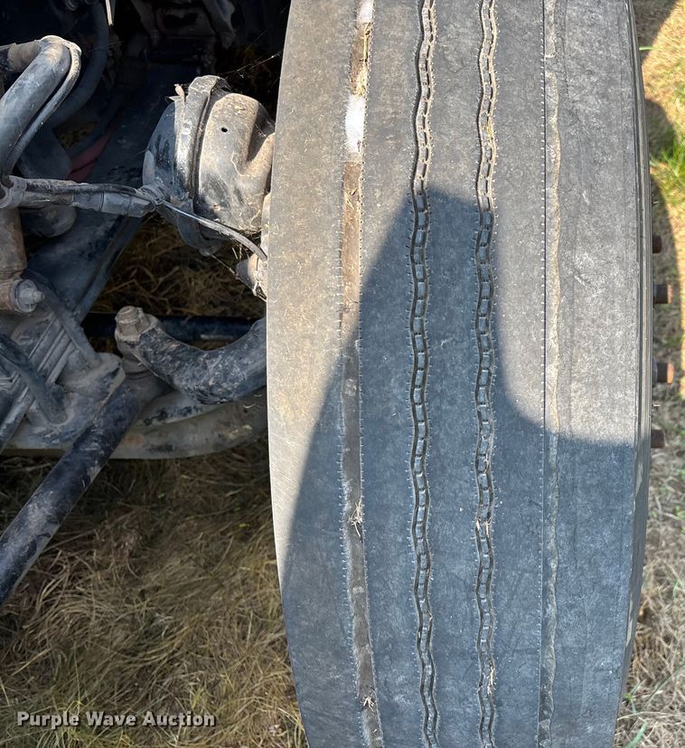 image for item EN5607 2016 Peterbilt 587 semi truck