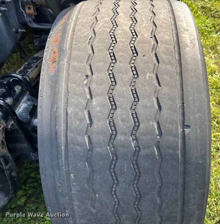 image for item EN5607 2016 Peterbilt 587 semi truck